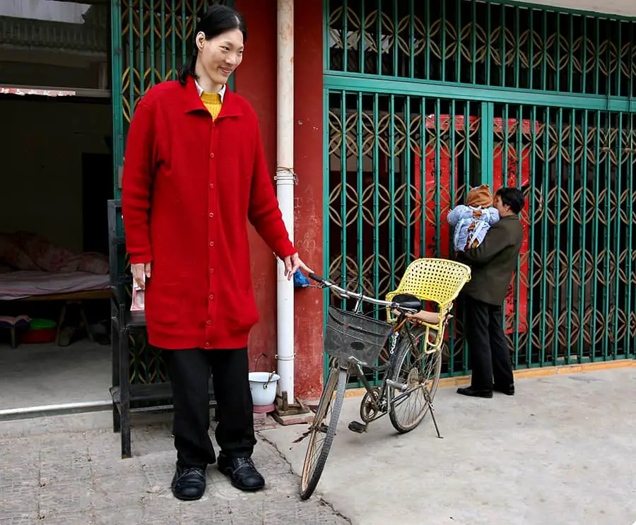 Yao Defen - one of the tallest women in the world ever